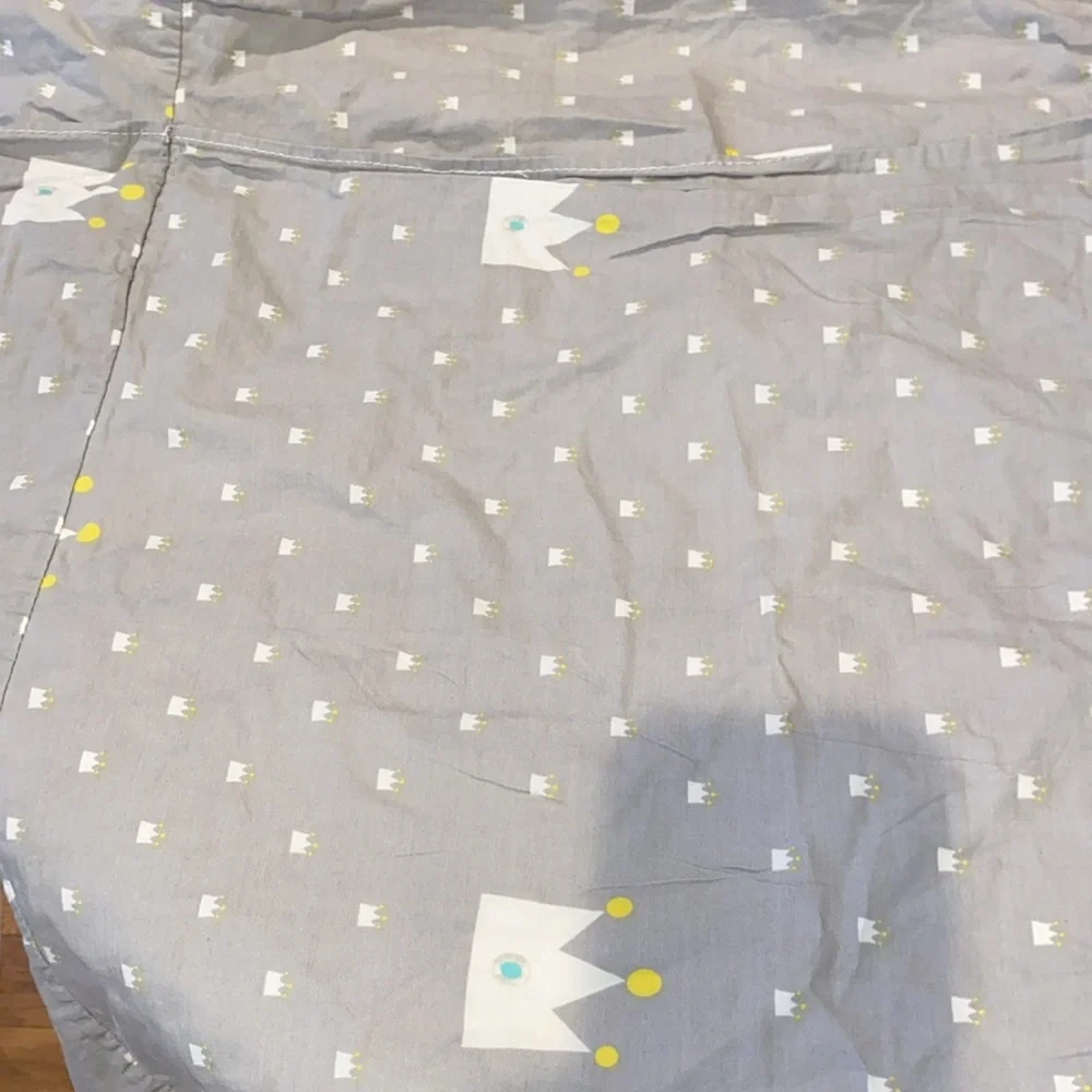 Polka dots or holiday reversible pillow cover. Takes 4 standard pillows.
